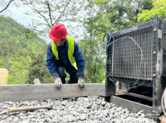 <strong>计本年七月全线落成</strong>